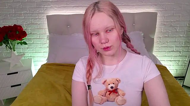 AnnieVibe online show from March 23, 2026, 5:39 pm