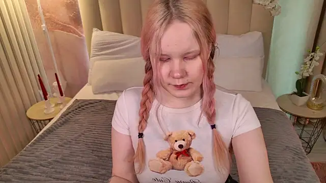 AnnieVibe online show from March 28, 2026, 5:34 pm