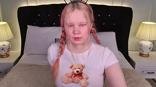 AnnieVibe online show from April 2, 2026, 5:32 pm