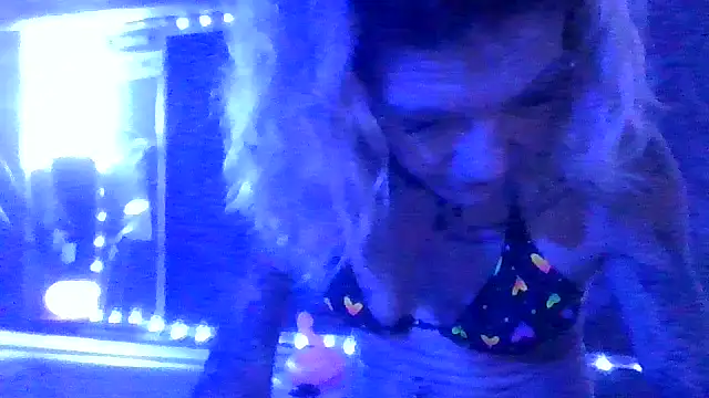 Snapshot of CrystalMaria8 chatting on July 21, 2026, 7:11 am CrystalMaria8 online show from July 21, 2026, 7:11 am