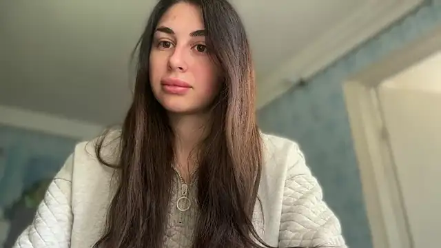 Snapshot of LiluMartiznir chatting on May 4, 2026, 7:48 am LiluMartiznir online show from May 4, 2026, 7:48 am