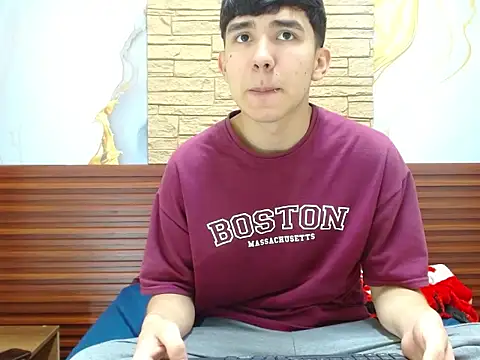 massimoferrera303av online show from February 25, 2026, 7:45 pm