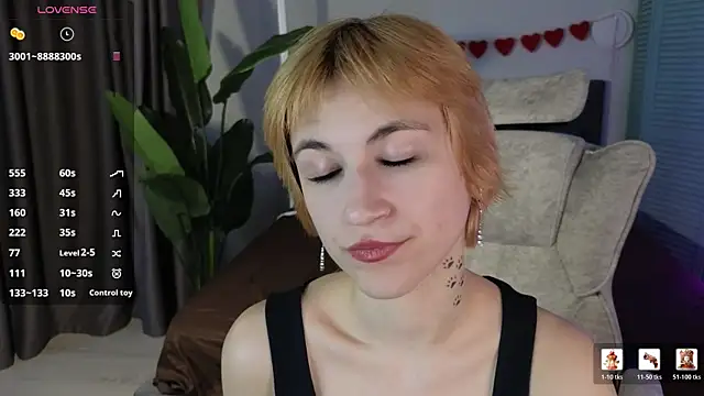 AutumnWhisper online show from April 15, 2026, 4:03 pm