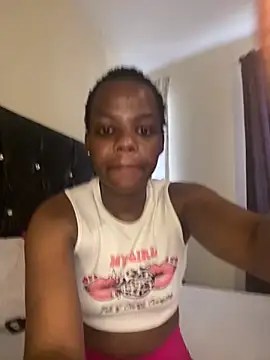 Snapshot of RoyalZuluDesire chatting on March 10, 2026, 2:55 pm RoyalZuluDesire online show from March 10, 2026, 2:55 pm