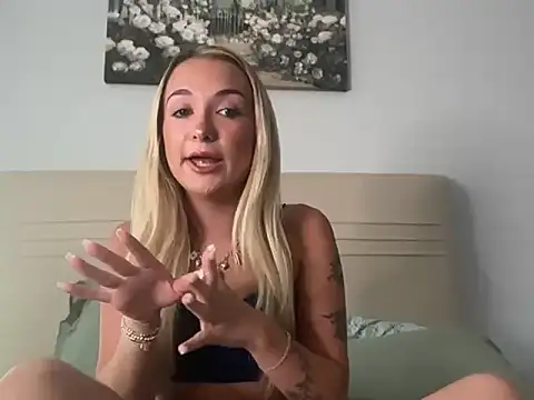 kelseyblu online show from April 5, 2026, 10:29 pm