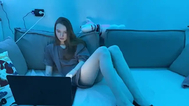 lunli0 online show from March 2, 2026, 1:51 pm