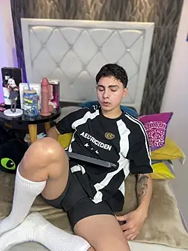 Snapshot of Samu_Hott chatting on February 7, 2026, 8:12 pm Samu Hott online show from February 7, 2026, 8:12 pm