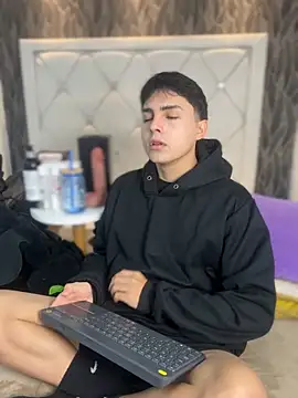 Samu Hott online show from March 30, 2026, 8:21 pm