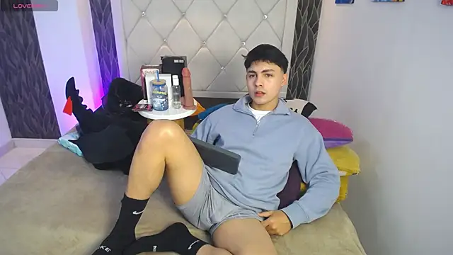 Samu Hott online show from April 11, 2026, 8:35 pm