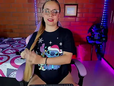 cristalprincess  online show from February 23, 2026, 10:18 pm