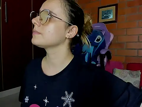 cristalprincess  online show from April 16, 2026, 11:29 pm