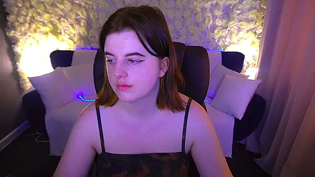 KristiFoxy online show from May 15, 2026, 12:23 pm