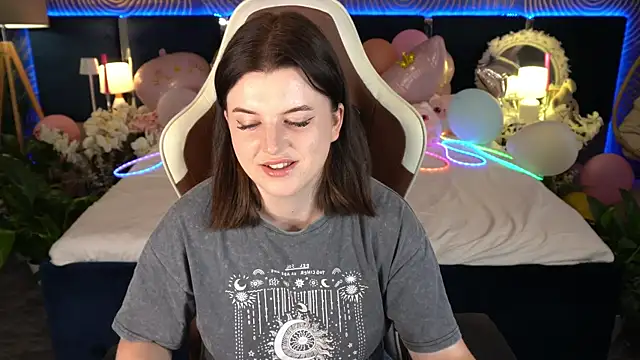 Snapshot of KristiFoxy chatting on July 19, 2026, 12:31 pm KristiFoxy online show from July 19, 2026, 12:31 pm