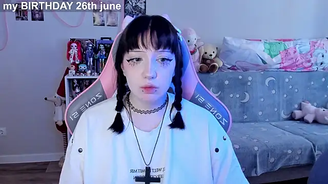 Snapshot of MollysLand chatting on June 9, 2026, 7:31 am MollysLand online show from June 9, 2026, 7:31 am