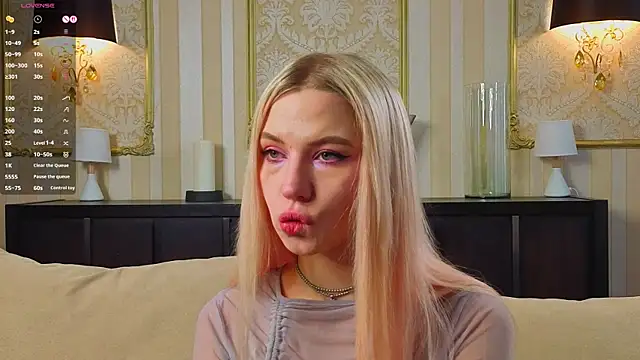 Snapshot of SimonaKaroly chatting on March 4, 2026, 8:09 am SimonaKaroly online show from March 4, 2026, 8:09 am