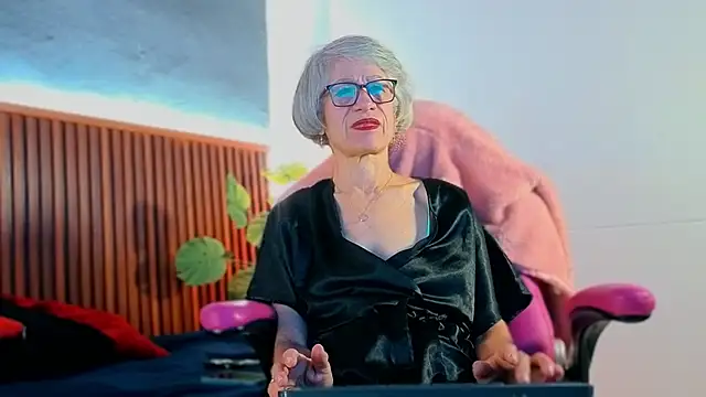 miss monserrate01 online show from February 4, 2026, 12:55 pm