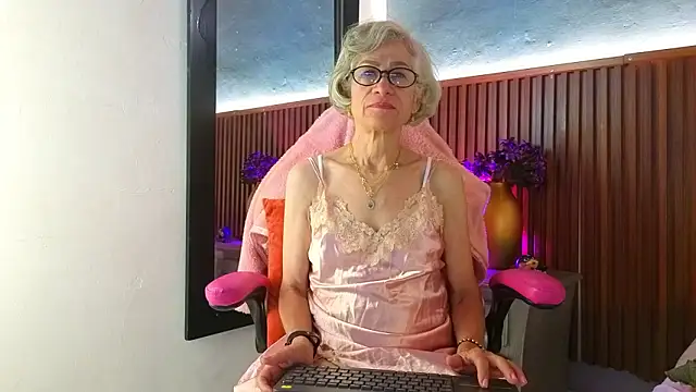 miss monserrate01 online show from February 26, 2026, 1:43 pm