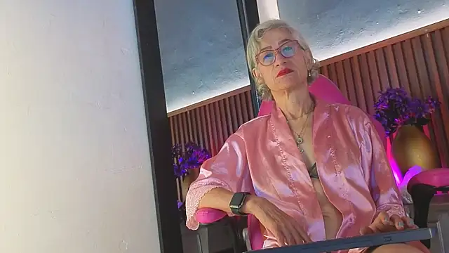 miss monserrate01 online show from April 18, 2026, 1:37 pm