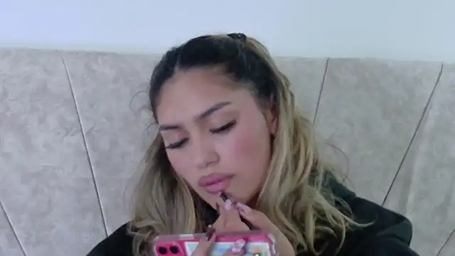 Snapshot of Maddy_Beluci chatting on June 1, 2026, 10:33 pm Maddy Beluci online show from June 1, 2026, 10:33 pm