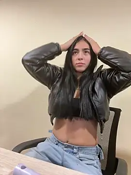 Snapshot of Sara_Fernandez_ chatting on March 4, 2026, 1:28 pm Sara Fernandez online show from March 4, 2026, 1:28 pm