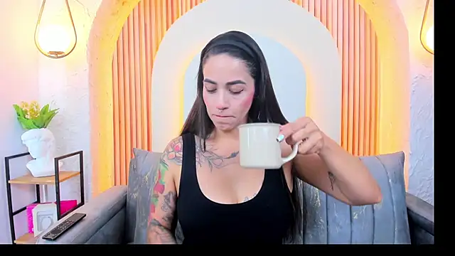 violet scott  online show from February 11, 2026, 10:42 am