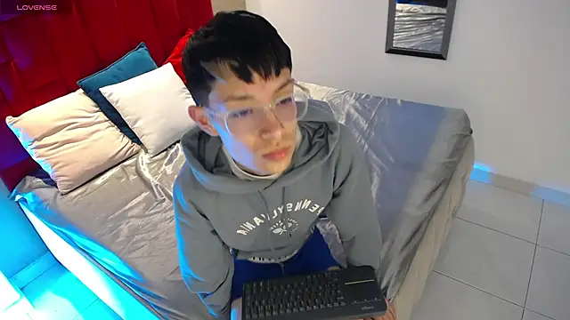 Skinny Office online show from March 9, 2026, 9:19 pm