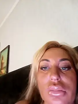 MiaMooly online show from September 18, 2025, 4:53 pm