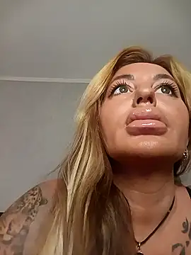 MiaMooly online show from October 24, 2025, 3:08 pm