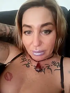 MiaMooly online show from October 31, 2025, 11:00 am