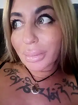 MiaMooly online show from November 7, 2025, 4:40 pm