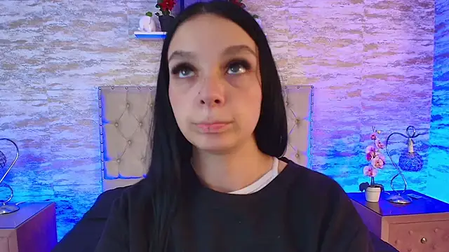 Elizabeth Ferrer online show from April 17, 2026, 12:41 pm