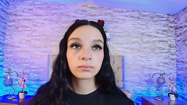 Elizabeth Ferrer online show from April 18, 2026, 12:20 pm