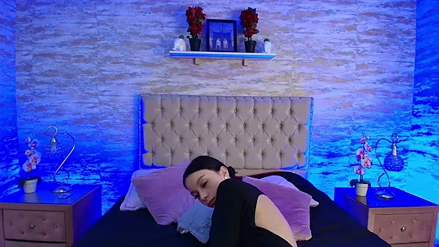 Elizabeth Ferrer online show from April 20, 2026, 12:19 pm