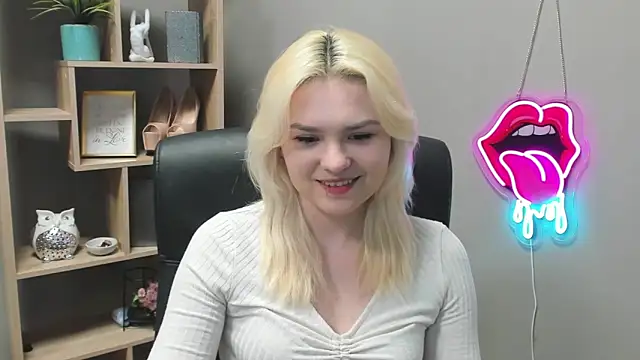 SweetLilyxo online show from February 28, 2026, 7:42 am