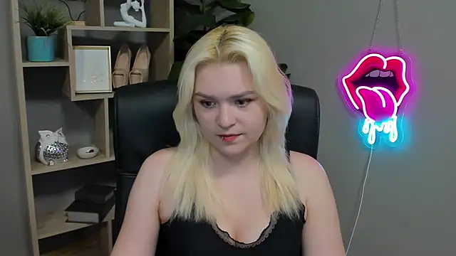 SweetLilyxo online show from March 30, 2026, 6:25 am