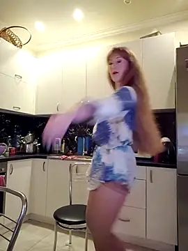 LanaBananaa  online show from April 18, 2026, 10:32 pm