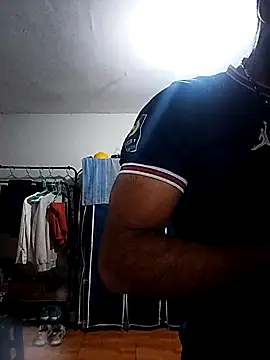 Snapshot of thom_1 chatting on July 4, 2026, 7:25 am thom 1 online show from July 4, 2026, 7:25 am