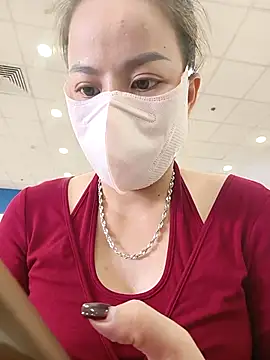 Snapshot of Jolli_Bee chatting on March 5, 2026, 8:10 am Jolli Bee online show from March 5, 2026, 8:10 am