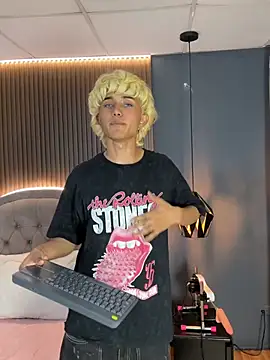 Snapshot of Noa_03 chatting on March 4, 2026, 1:28 pm Noa 03 online show from March 4, 2026, 1:28 pm