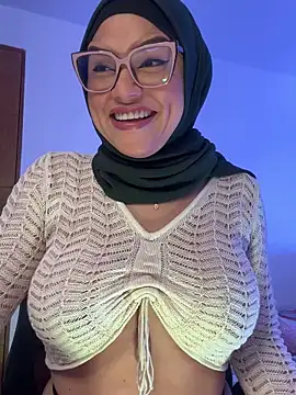 Snapshot of Amira-Awhada chatting on April 16, 2026, 9:39 pm Amira-Awhada online show from April 16, 2026, 9:39 pm
