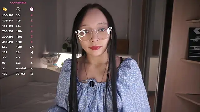 HannaHayles online show from March 9, 2026, 5:28 pm