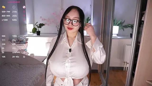 HannaHayles online show from March 16, 2026, 5:17 pm