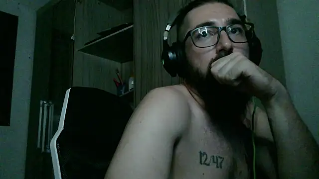 Redlovecouple online show from February 7, 2026, 8:34 pm