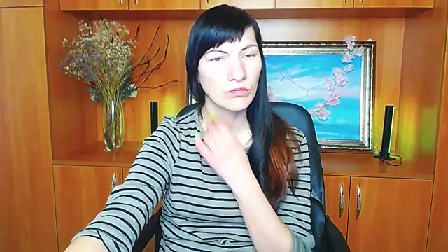 Snapshot of Rosalinda_ro chatting on April 27, 2026, 6:11 am Rosalinda ro online show from April 27, 2026, 6:11 am