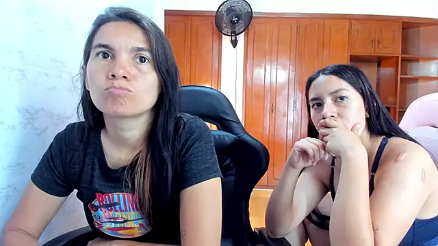 Snapshot of Emily_and_Soffy chatting on March 4, 2026, 12:11 pm Emily and Soffy online show from March 4, 2026, 12:11 pm