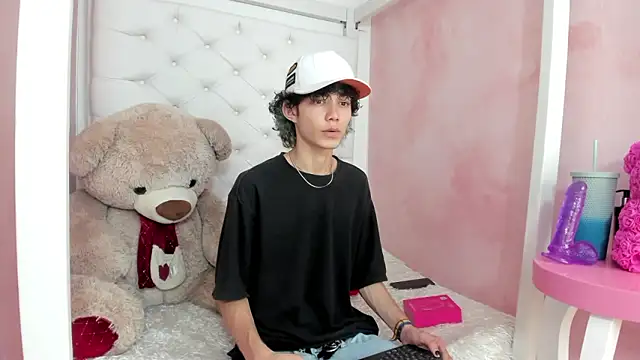 Snapshot of thanier_18 chatting on February 11, 2026, 7:41 pm thanier 18 online show from February 11, 2026, 7:41 pm