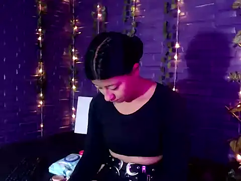 Vaneline2 online show from April 21, 2026, 3:39 pm