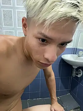 MaxyRyan online show from March 22, 2026, 2:15 am