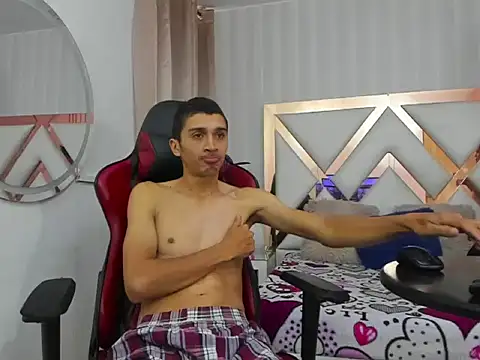 MiaANDrony online show from February 6, 2026, 12:41 pm