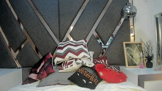 Maggyx online show from April 12, 2026, 2:22 pm